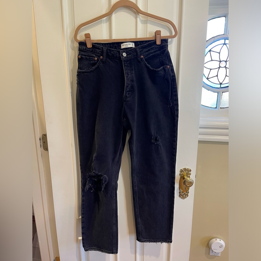 Abercrombie “The Dad High Rise” Curve Love Jeans. Size 29 regular in black.